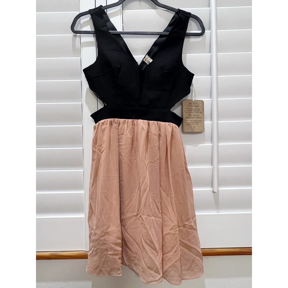 NWT POINT Modcloth Cut Out Dress M (863)
